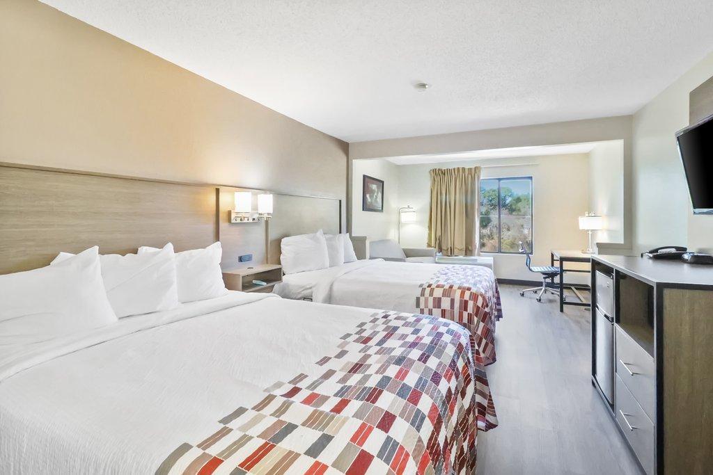 Red Roof Inn & Suites Fayetteville-Fort Bragg Экстерьер фото