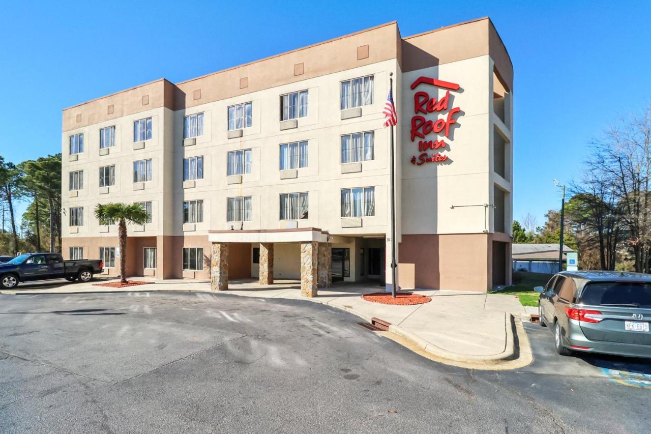Red Roof Inn & Suites Fayetteville-Fort Bragg Экстерьер фото