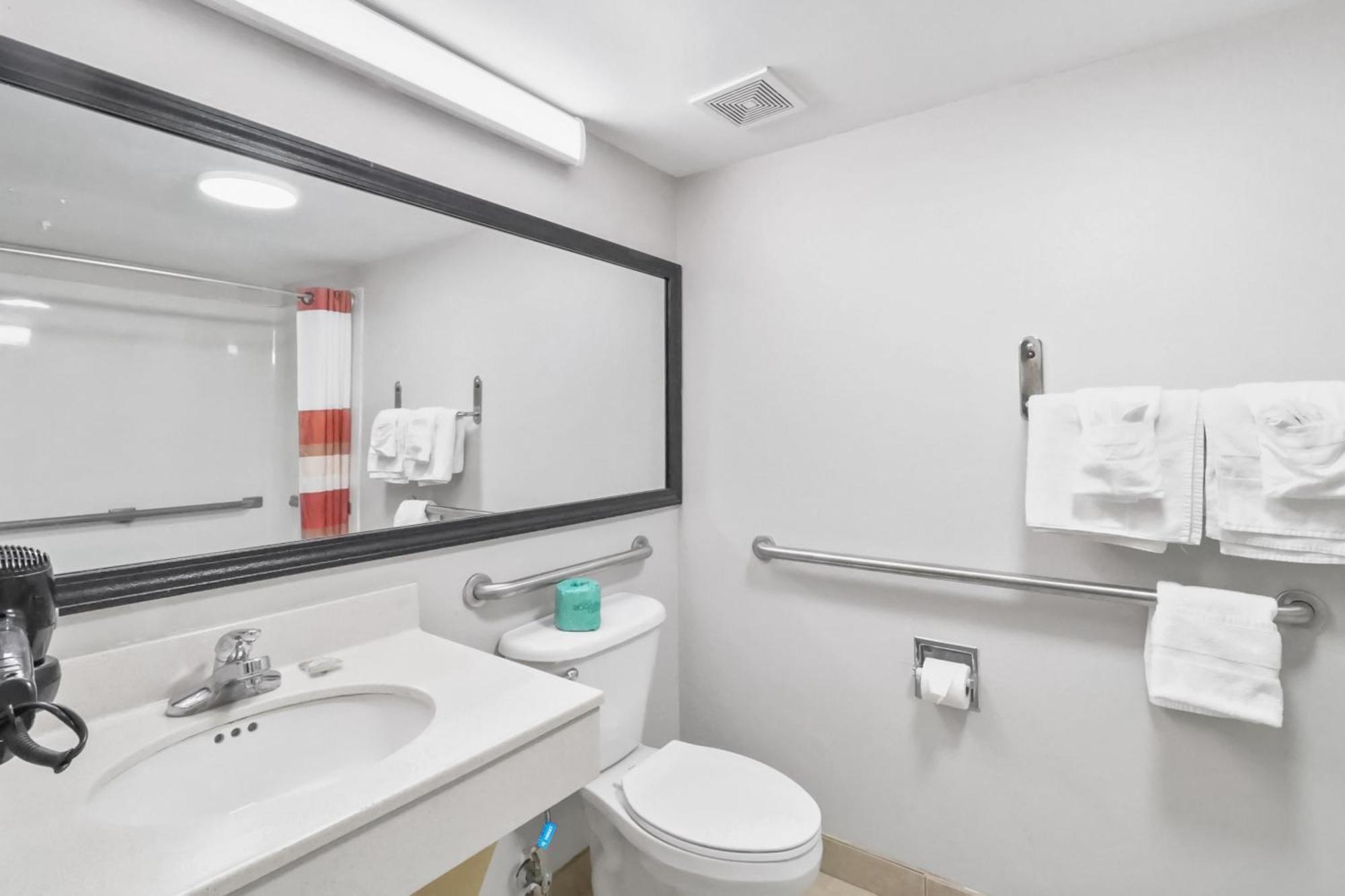 Red Roof Inn & Suites Fayetteville-Fort Bragg Экстерьер фото