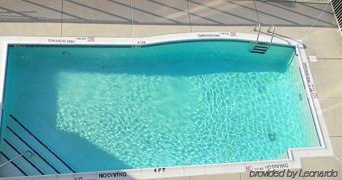 Red Roof Inn & Suites Fayetteville-Fort Bragg Экстерьер фото