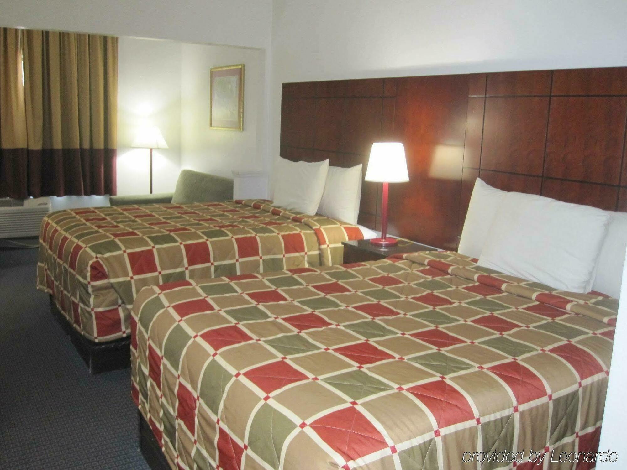 Red Roof Inn & Suites Fayetteville-Fort Bragg Экстерьер фото